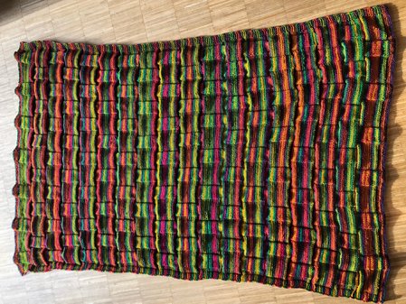 25 Knäuel Schoppel Reggae Kunterbunt wurden hier zu einer wunderschönen Decke von ca. 130 x 180cm verarbeitet.\\n\\n02.12.2020 16:14